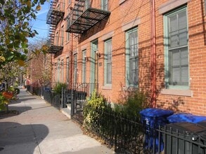 Building Photo - 206 6th St