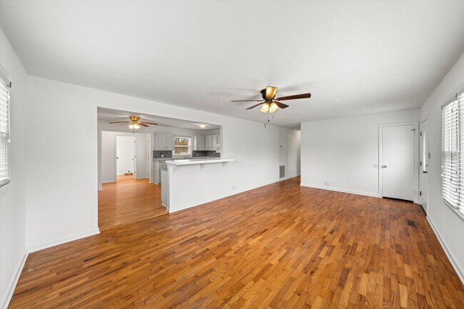 Foto del edificio - 6929 Mackin Ln