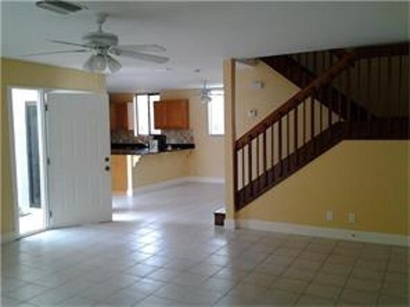 living area - 2769 NE 30th Ave