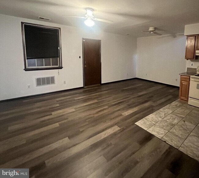 Foto del edificio - 2530 E Cambria St