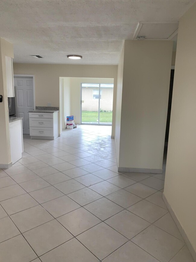 Foto del edificio - 2802 Regency Ct