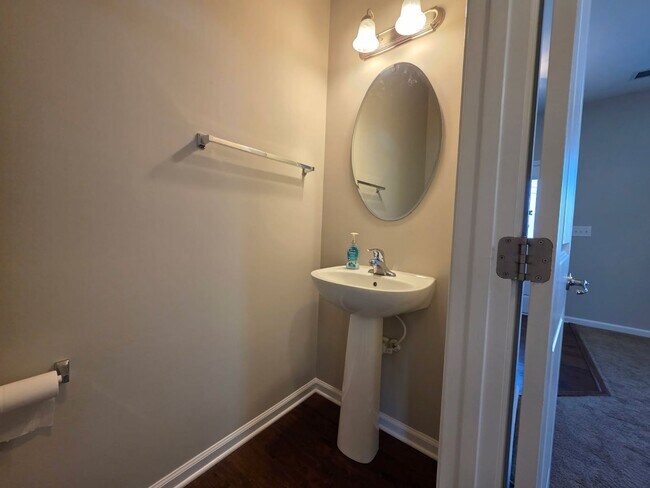 Foto del edificio - Charming 4 Bed • 2½ Bath Home in The Farm ...