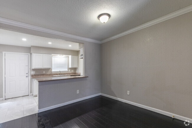 Townhome Dining Room - Tiffany I