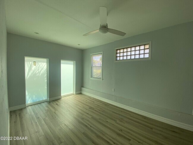 Building Photo - 718 N Grandview Ave