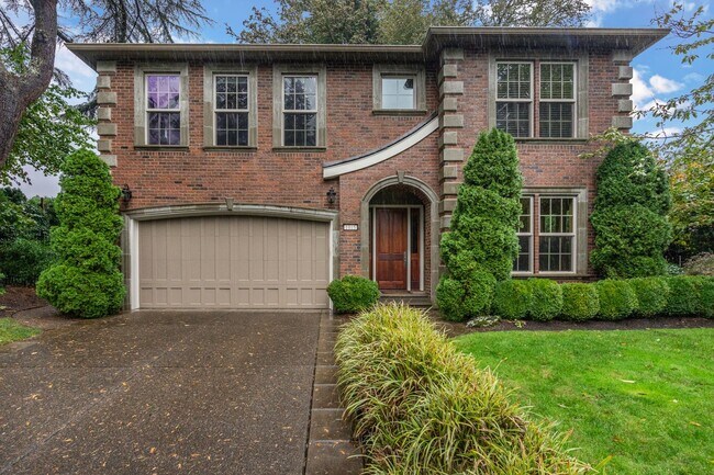 Building Photo - Stunning home in the First Division Commun...