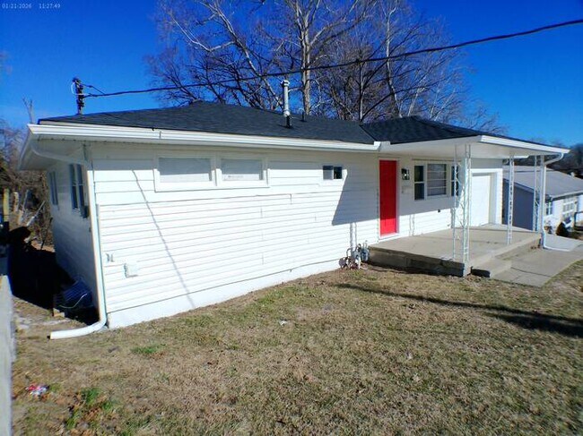 Foto del edificio - Beautiful 4 bedrooms and 2 full baths with vanity in a beautiful house at Longwood Ave Kansas Cit...