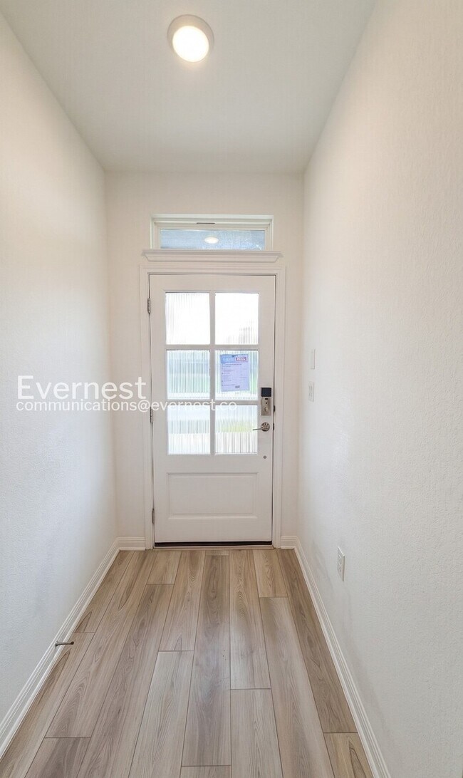 Building Photo - Modern Comfort & Texas Charm Await with Garage / 3 Beds & 1 bath / Available Now!