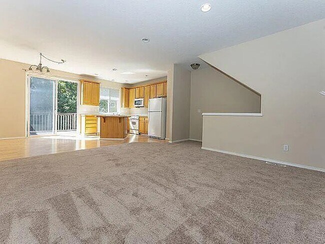 Foto del edificio - 20058 Hoodview Court ~ Luxury Townhome