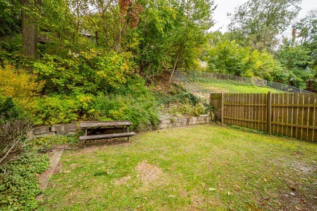 Foto del edificio - AVAILABLE OCT 1ST!! GORGEOUS 2 BEDROOM HOU...