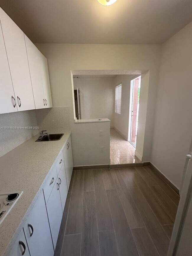 Foto del edificio - 450 NW 40th Ct