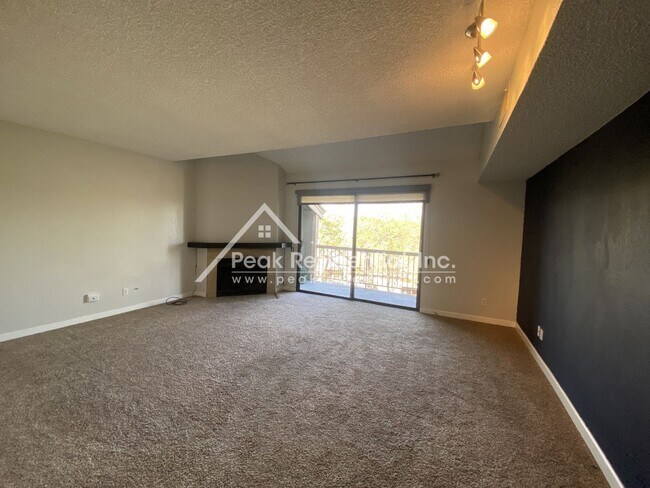 Building Photo - 2 br, 2 bath House - 13021 Lincoln Way #84