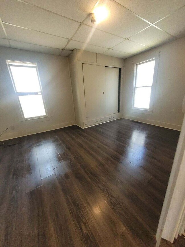 Building Photo - 118 E. Hirschler