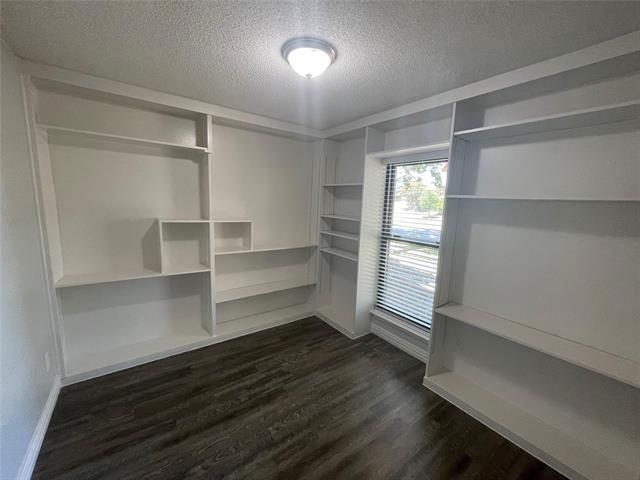 Foto del edificio - 8802 Deerwood Dr