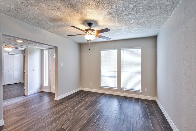 Foto del edificio - 3415 Pecan Point Dr