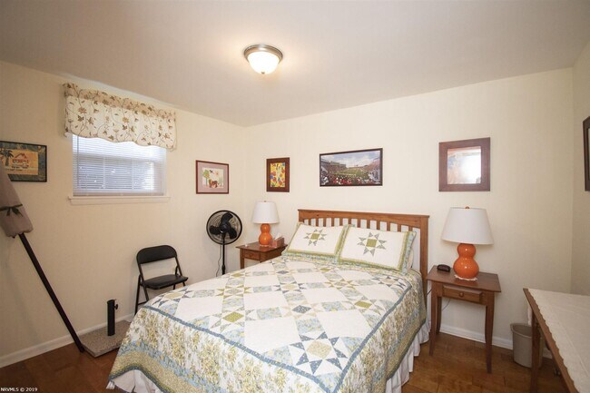 Foto del edificio - 2 Bed Apartment in Blacksburg With Some Ut...