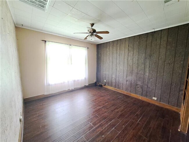 Building Photo - 1077 S Vicha Rd