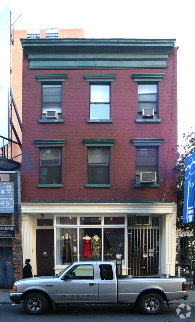 Building Photo - 41 Grand St