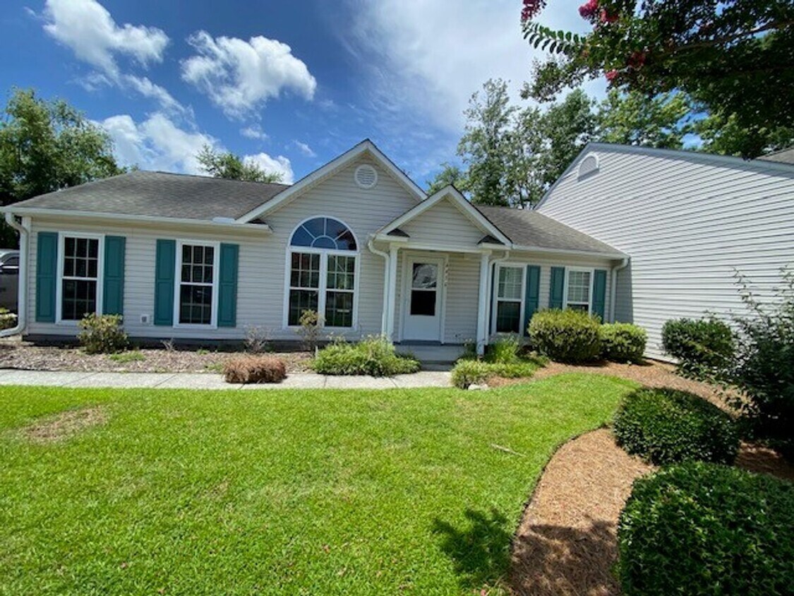 Foto principal - Welcome to this stunning 3-bedroom, 2-bath...
