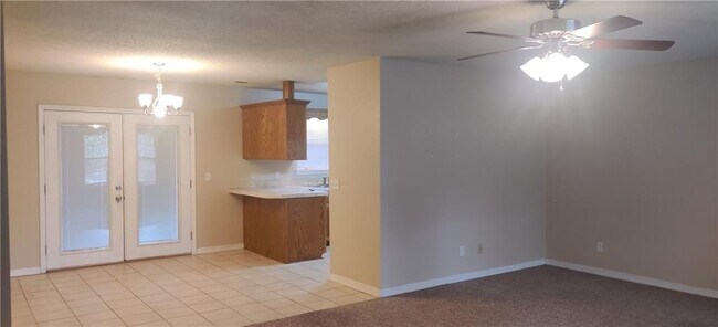 Building Photo - 2772 Holmes Dr