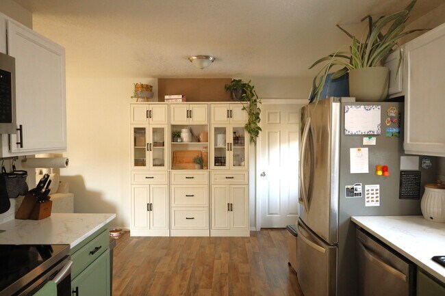 Building Photo - 1732 Challis Dr