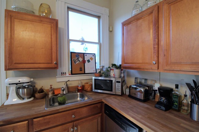 Building Photo - 921 Beech Ave