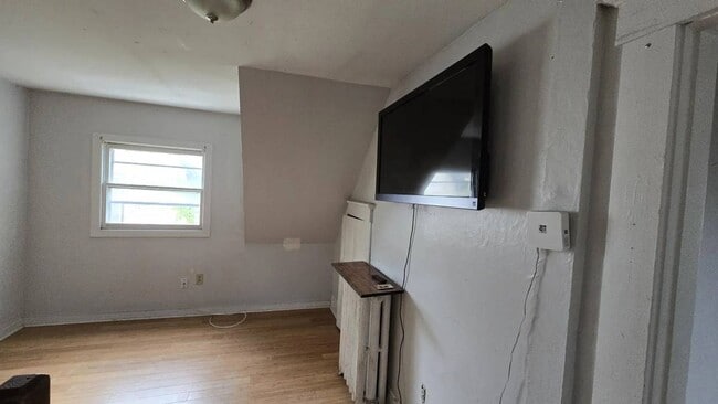 Building Photo - 1 Bedroom Burlington Available NOW!