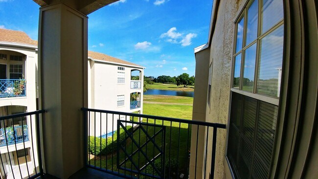 Foto del edificio - 3rd floor 2bed 2 bath on golf course