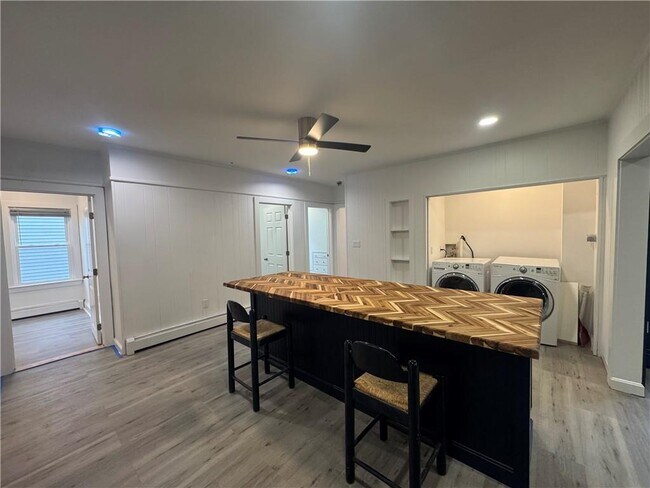 Building Photo - 591 Main St