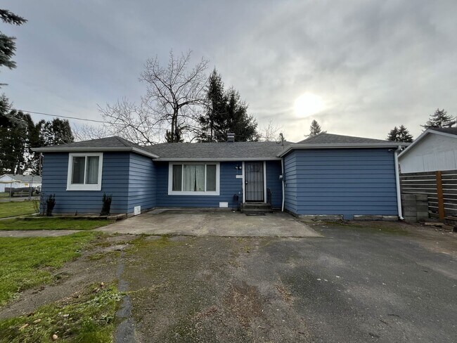 Building Photo - Updated Single-Level 3BD/2BA Home with Stainless Appliances, Expansive Yard & Flexible Layout