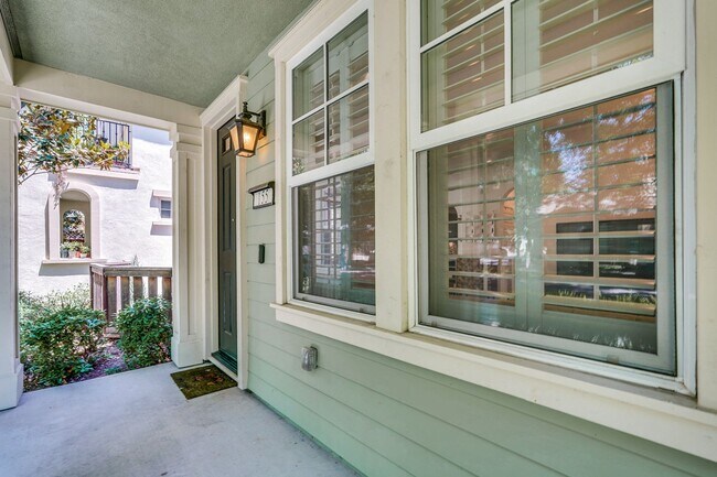 Building Photo - Modern Townhome in Prime Location — Walkab...