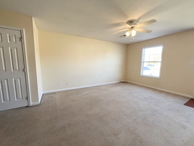 Building Photo - 528 Luxury Dr