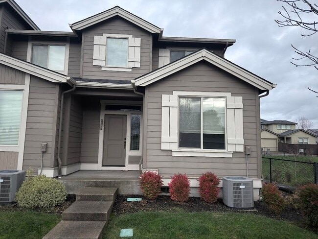 Building Photo - Charming and Sophisticated