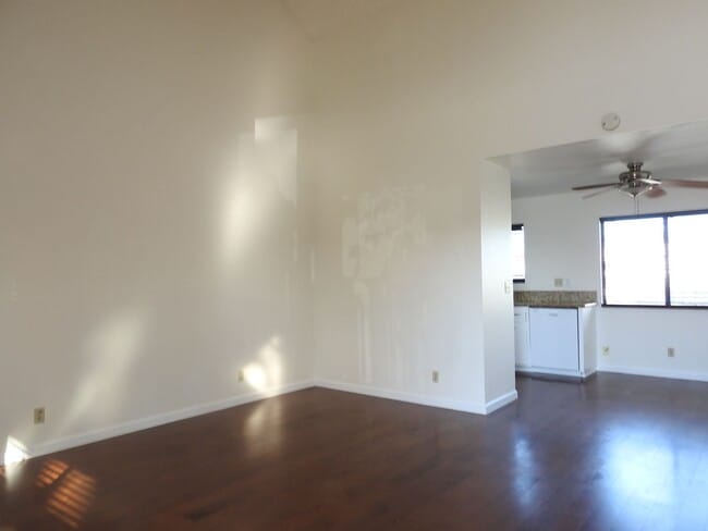 Building Photo - 2108garn