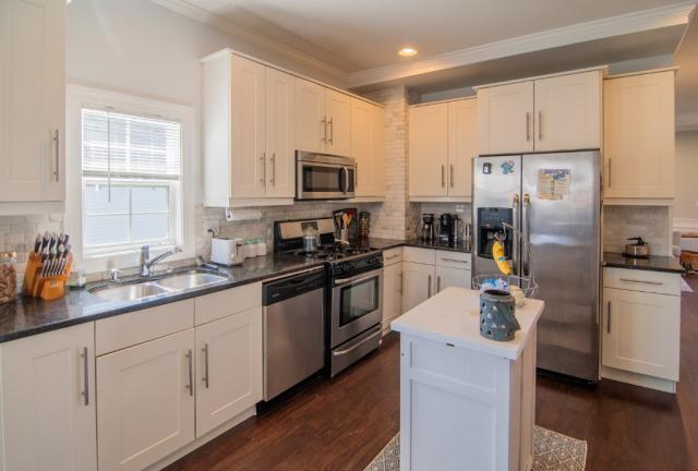 Building Photo - 4 bedroom in BERWYN IL 60402