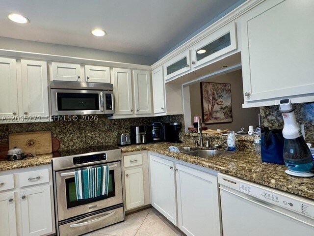 Building Photo - 450 Lakeview Dr