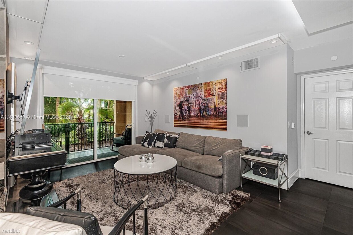 Foto principal - 2 br, 2 bath Condo - 17145 N Bay Rd Apt 4106