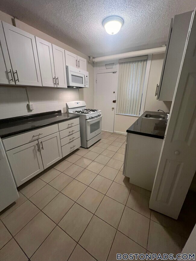 Building Photo - 7 Barrows St