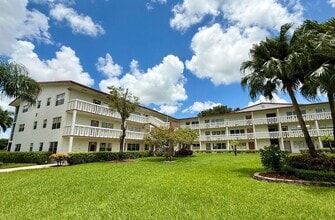Building Photo - 563 Fanshaw N