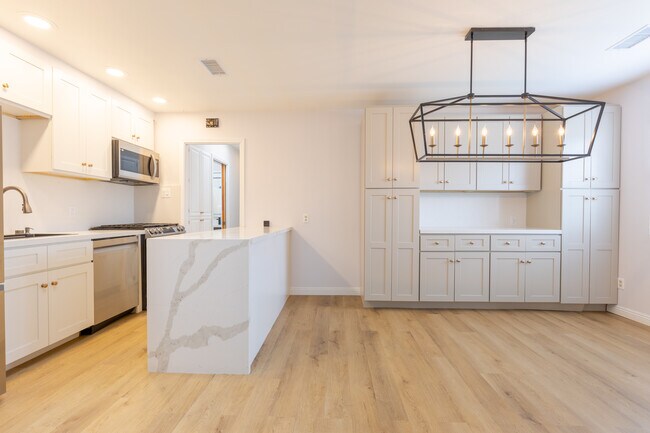 Building Photo - 6404 Zena Dr