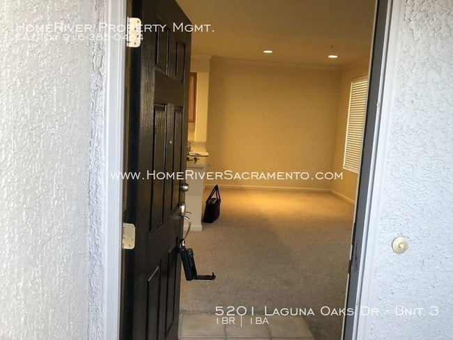 Building Photo - 5201 Laguna Oaks Dr