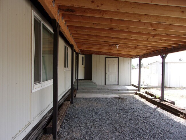 Foto del edificio - ** MOVE IN SPECIAL: FIRST MONTH $800.00 **