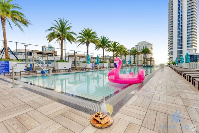 Building Photo - 4010 S Ocean Dr