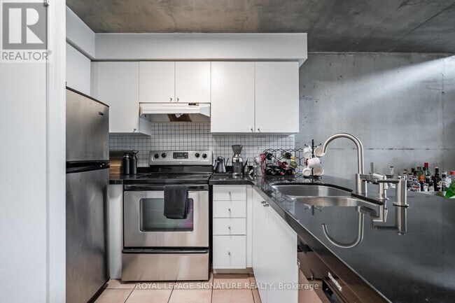 Photo du bâtiment - 954 King St W