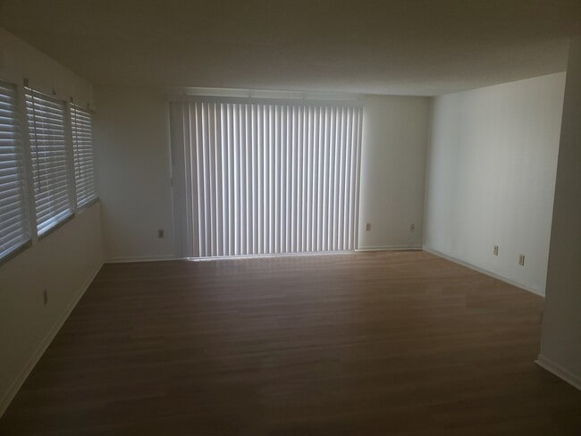 Building Photo - 3704 Promontory St