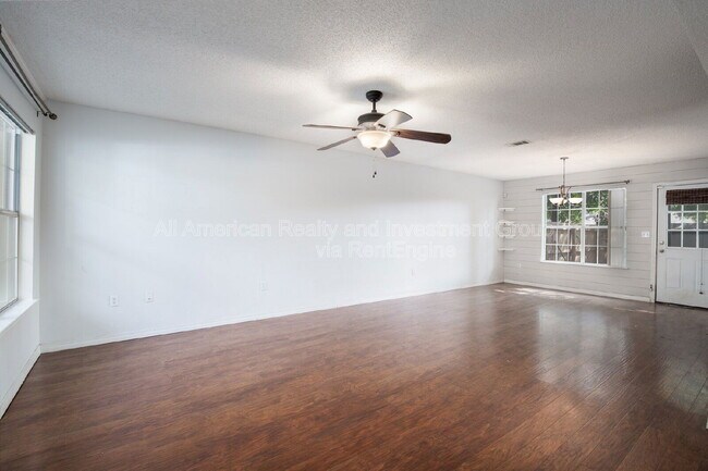 Building Photo - 426 Corvet St