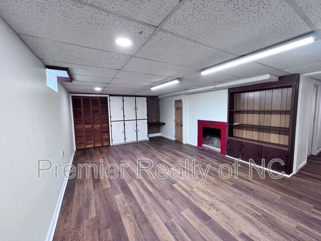 Building Photo - 412 S Main St