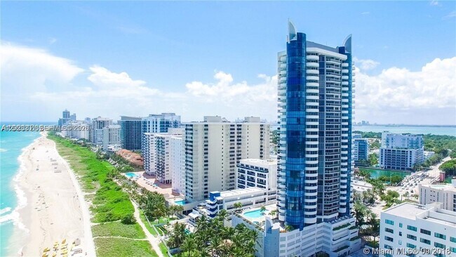 Foto del edificio - 6301 Collins Ave