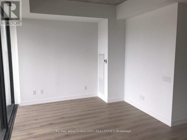 Building Photo - 161 Roehampton Ave