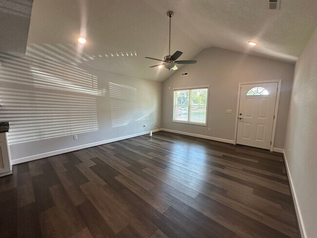 Foto del edificio - 208 McCullars Ln