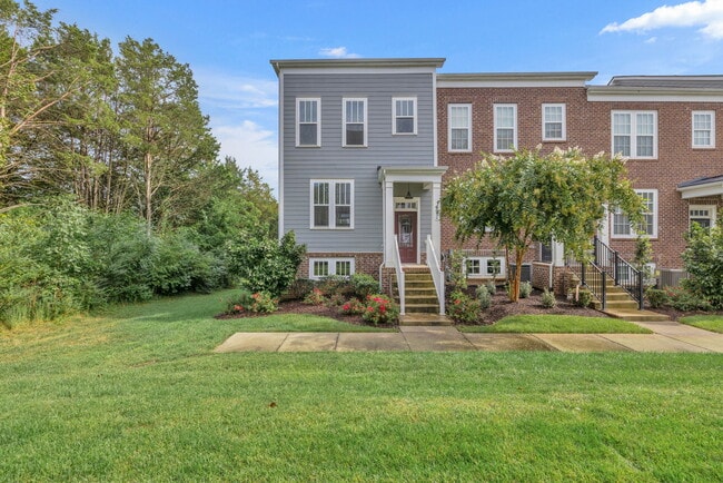 Building Photo - 300 Kara Ln